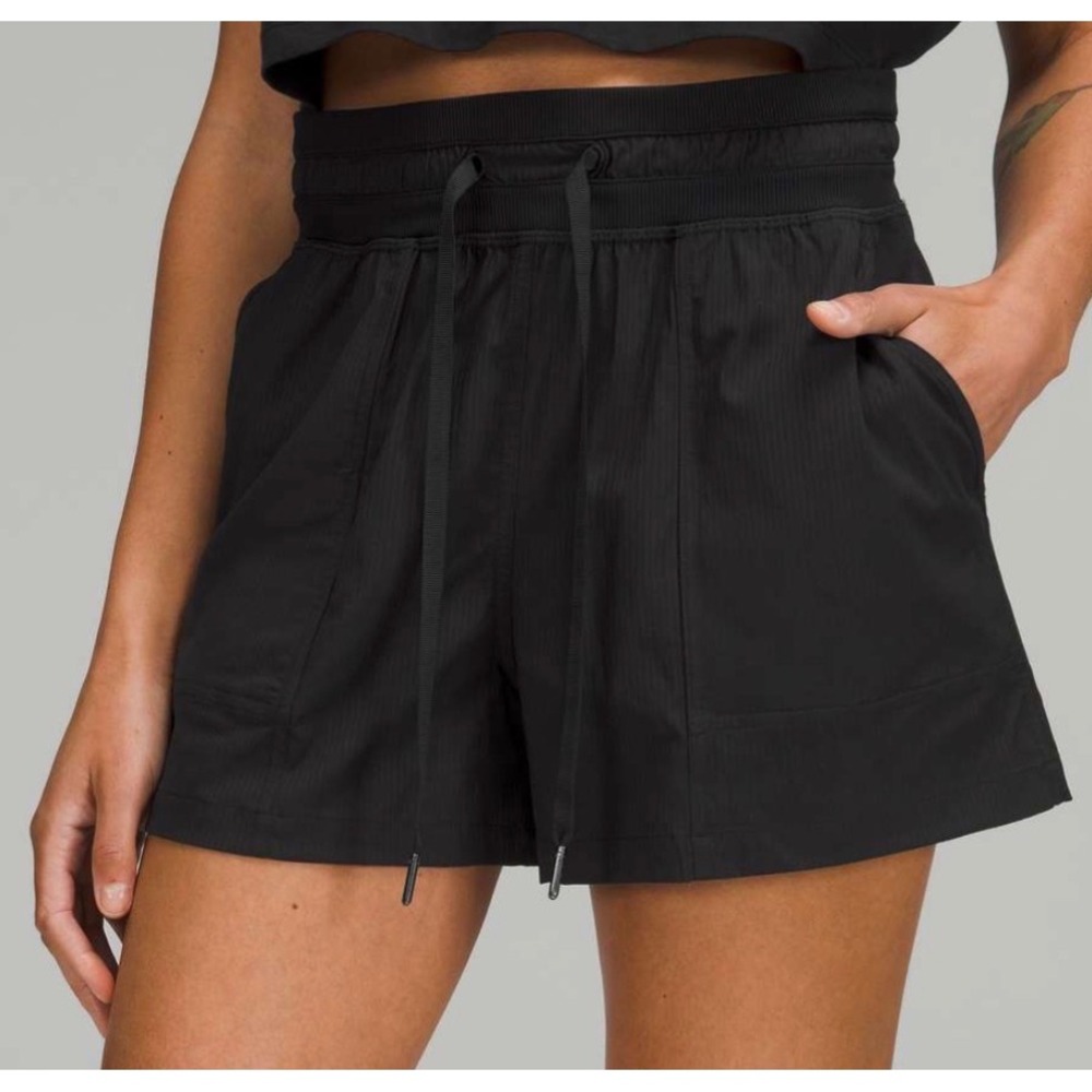 Lululemon NWT Dance Studio HR Short 3.5 Black - Size 4